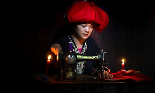 Sapa Ethnic Girl making clothe